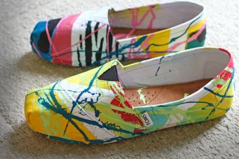 Diy Shoe Makeover, Wings Painting, Hand Painted Toms, Painted Toms, White Toms, Shoe Makeover, Diy Shoe, Hand Painted Shoes, Cute Diy