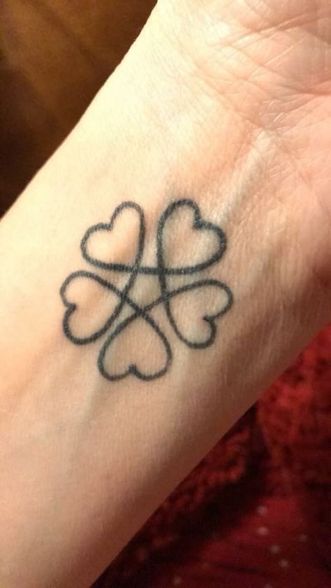 Tattoo For 5 Kids, Multiple Heart Tattoos, Mother Of 5 Tattoo Ideas, 5 Kids Tattoos For Moms, Five Hearts Tattoo, Four Hearts Tattoo, 4 Kids Tattoo Ideas For Moms, 5 Hearts Tattoo, Interlocking Heart Tattoo