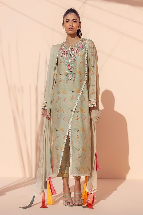 This celadon-colored khaddi silk kurta is printed with embroidered birds and foliage on the neckline that transform this piece into a muted wardrobe work of art. The co-ord printed trousers and colorful tassels hanging from the chiffon dupatta add a playful feel to the piece. Eid Collection 2022, Printed Kurti Designs, Sania Maskatiya, Designer Kurti Patterns, Salwar Kamiz, Kurta Neck Design, Cotton Kurti Designs, Dress Neck Designs, Dress Design Patterns