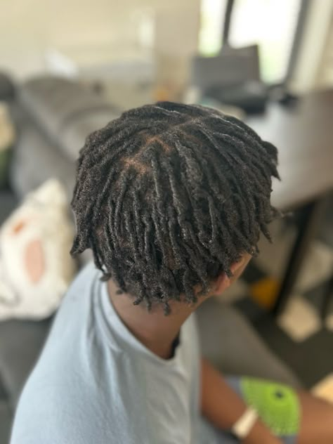 Comb coils Twists au peigne #locstyles Coils Starter Locs Men, Comb Coils 4c Hair, Middle Part Starter Locs, Comb Coils Men, Starter Locs Men Short Hair, Taper Dreads, Comb Coil Locs, Starter Locs Short Hair, Comb Coils Natural Hair