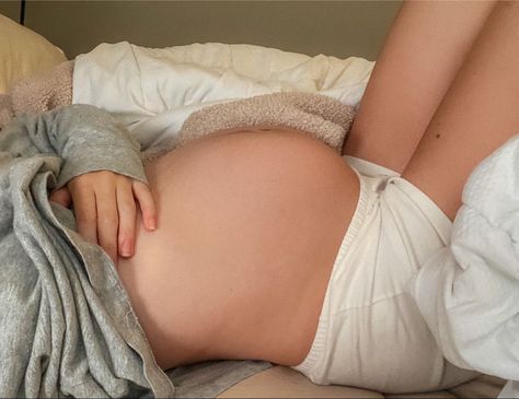 Tiny Pregnant Belly, Embarazo Aesthetic, Pregnant Belly Aesthetic, 4 Months Pregnant Belly, Small Pregnant Belly, Korean Pregnant, Pregnant Aesthetic, Aesthetic Pregnancy, Pregnancy Aesthetic