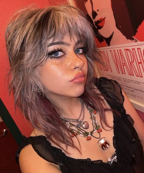 70s Womens Hair, Olivia Osby, Lil Peep Concert, 90s Haircuts, Alt People, Rocker Hair, Goth Hair, Haircut Inspo, Editorial Hair