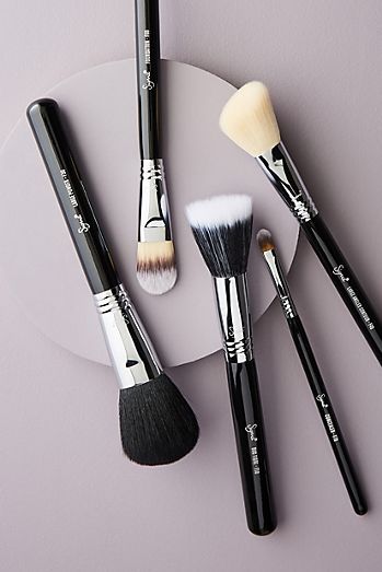 Basic Makeup Tutorial, Beauty In Black, Unicorn Makeup Brushes, Vegan Makeup Brushes, Face Brushes, Makeup Kits, Buy Makeup, Beeswax Lip Balm, Unicorn Makeup