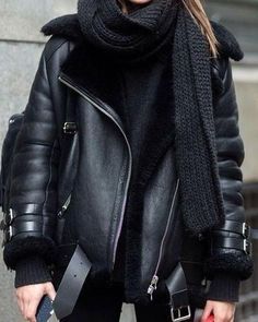 8d3369c4c086f236fabf61d614a32818 Neue Outfits, Real Leather Jacket, Jacket Outfit, Shearling Jacket, Casual Fall Outfits, Outfit Idea, Moto Jacket, Outfits Casuales, Leather Coat