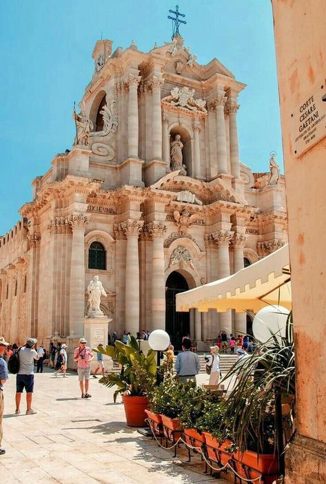 Siracusa Sicily, Italy Landscape, Southern Europe, Sicily Italy, Beautiful Places To Visit, Vacation Destinations, Wonderful Places, Travel Around The World, Italy Travel