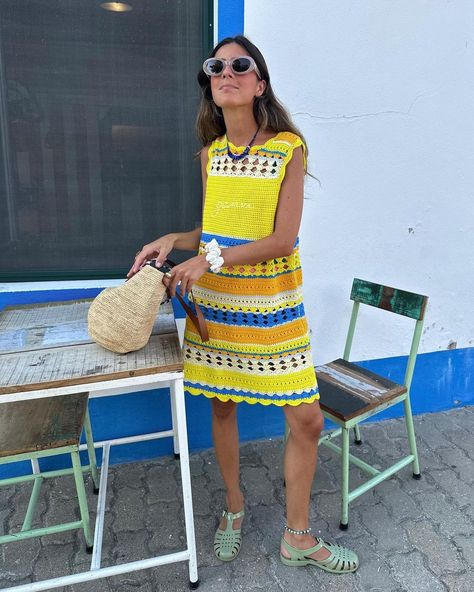 Vicky Montanari (@vicmontanari) • Instagram photos and videos Summer Knitwear, Unusual Clothes, Outfit Primavera, Crochet Top Pattern, Jacquard Knit, Summer Crochet, Crochet Fashion, Fast Fashion, Crochet Dress