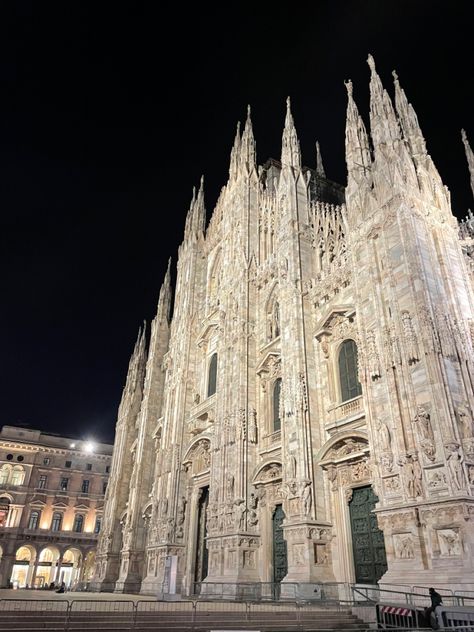 Milano Cathedral, European Summer Vacation, Duomo Cathedral, Milan Duomo, Europe Architecture, Milan Cathedral, Church Aesthetic, Gothic Castle, Cathedral Architecture