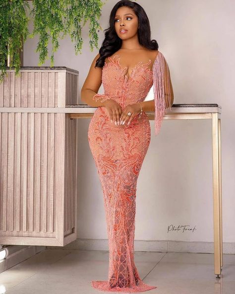 378 Likes, 1 Comments - face Of Owambe Worldwide (@faceofowambe1010) on Instagram: “Peach Perfect 🍑🍑 Dress @chic_byveekeejames Photography @officialphotofreak Makeup…” Asoebi Lace Styles, Aso Ebi Lace Styles, Engagement Gowns, Muslim Evening Dresses, Long Gown Design, Short African Dresses, Lace Gown Styles, Lace Dress Styles, White Evening Dress