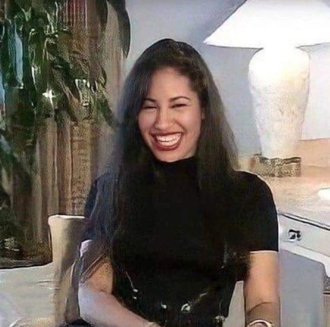 Selena Quintanilla 90s Outfits, Selena Quintanilla Nails, Selena Quintanilla Pfp, Selena Quintanilla Aesthetic, Selena Pics, 90s Beauty, Selena Quintanilla Outfits, Selena Quintanilla Fashion, Latina Aesthetic