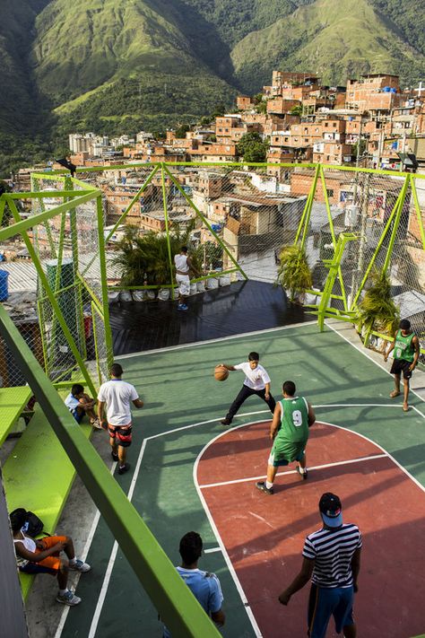 How Venezuela’s Espacios de Paz Project is Transforming Community Spaces | ArchDaily Planning Sport, Urban Sport, Urban Intervention, Sport Park, Public Realm, Community Space, Urban Furniture, Social Housing, City Garden