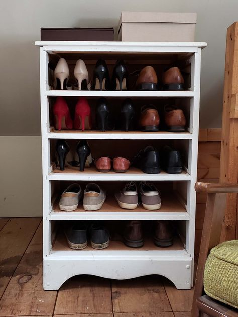 How to make a DIY shoe cabinet for free, very quickly by upcycling an old dresser. A free dresser + a hammer = cute shoe storage. Dresser To Shelf Diy, Old Dresser Shoe Storage, Dresser Into Storage Cabinet, Dresser Shoe Storage Diy, Dresser To Shoe Storage, Diy Dresser Makeover Repurposed, Diy Shoe Cabinet, Upcycle Bookcase, Shoe Dresser