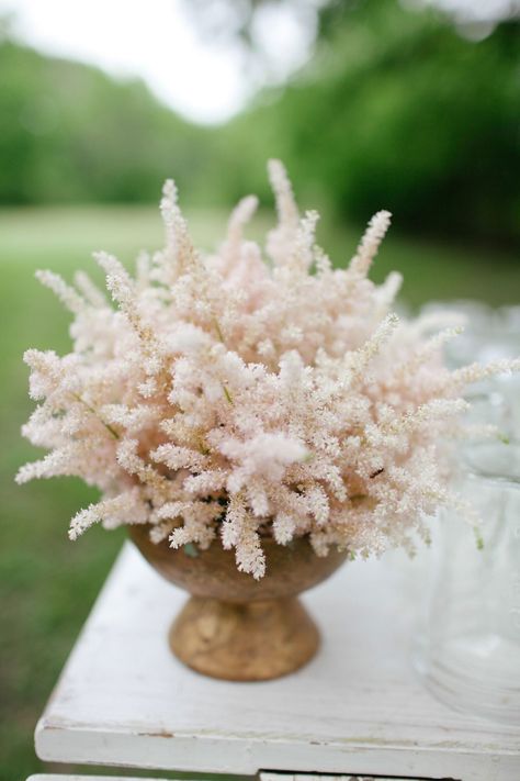 pale pink floral centerpiece Astilbe Wedding, Summer Wedding Centerpieces, Pink Wedding Centerpieces, Pink Centerpieces, Summer Centerpieces, Romantic Outdoor Wedding, Red Bouquet Wedding, Pink Garden, Pink Candles