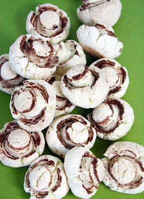 "Mushroom" Cookies - this would be cute for an Alice in Wonderland themed party or for April Fool's Day Mushroom Cookies, Yule Log, Alice In Wonderland Party, Mad Hatter Tea, Mad Hatter Tea Party, Wonderland Party, Woodland Party, Baby Shower Woodland, April Fools