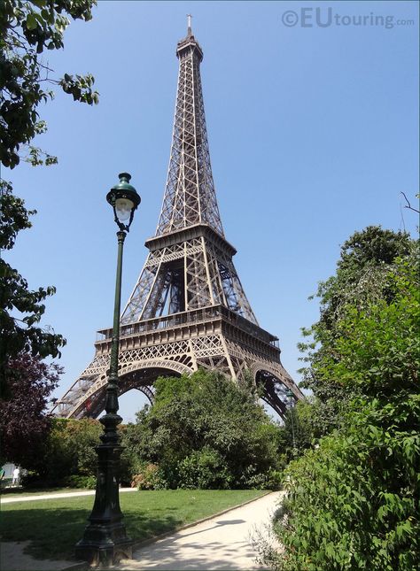 champ de mars - Google Search Paris Tourist Attractions, Paris Tourist, Nice City, Paris Images, Trip To Paris, Duke Of York, Love Paris, French Garden, Paris Eiffel Tower