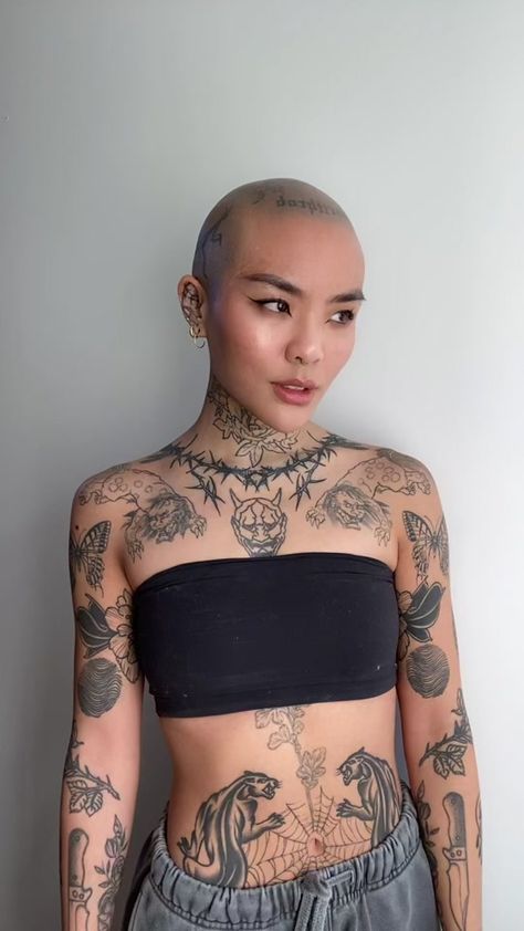 Mei Pang Tattoo, Bald Women Style, Buzz Cut Women, Girls With Shaved Heads, Buzz Cut Hairstyles, Rihanna Outfits, Shave My Head, Bald Girl, Red Hair Woman