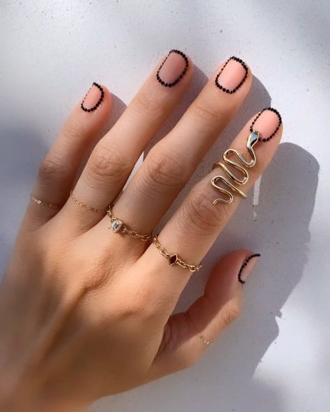 black framed nails with square space #nails #nailpolish #essie #diy #ad #athome Remove Acrylic Nails, Unghie Nail Art, Mens Nails, Halloween Acrylic Nails, Fall Nail Art Designs, Minimalist Nail Art, Minimal Nails, Pink Nail Art, Fall Acrylic Nails