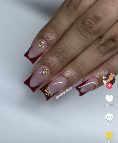 Short Red And Gold Nails, Nails With Golden Details, Red With Gold Nails, Gold Nails Short, Red And Gold Nails, Nails Short, Gold Nails, Red And Gold, Red Nails