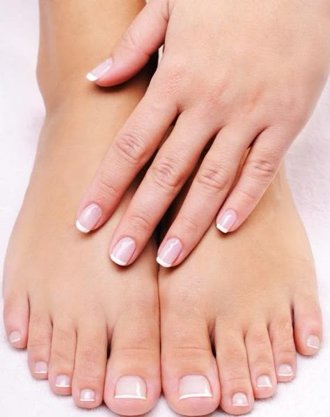 Manicure Ideas French, White Toes Pedicure, Milky French Manicure, Pedicure White, French Manicure Pedicure, Pedicure Trends, Pola Bra, Toes Pedicure, Broadway Nails