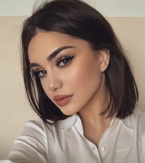 Fete Emo, Army Women, Glam Makeup, Pretty Makeup, Cute Makeup, Beautiful Makeup, Beauty Inspiration, Dark Hair, Hair Looks