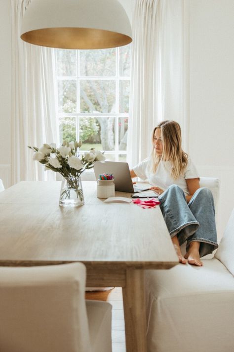 So, You Want a Productive Morning Routine—This Is the Place to Start Unhealthy Habits, Camille Styles, Wellness Trends, Productive Morning, Morning Habits, Girl Thinking, Wellness Inspiration, Healthy Routine, Summer Capsule Wardrobe