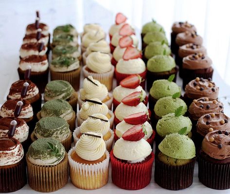 Japanese Cupcakes, French Cupcakes, Cupcakes Fancy, Matcha Frosting, Sweet 16 Cupcakes, Gourmet Cupcake, Fruit Cupcakes, Nutella Cupcakes, Chocolate Garnishes