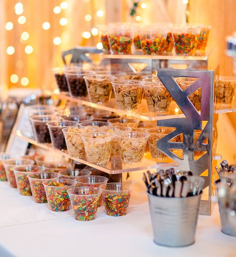 Breakfast Wedding Reception Food Stations, Cereal Bars Wedding, Cereal Wedding, Cereal Bar Wedding Receptions, Cereal Wedding Bar, Brunch Cereal Bar, Baby Shower Brunch Cereal Bar, Cereal Bar Birthday Party, Breakfast Bar Party Ideas