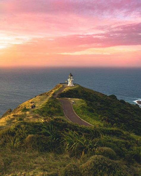 Cape Reinga, Iphone Paper, Village Photography, Shiva Painting, Beautiful Wallpapers Backgrounds, Beach Wallpaper, New Zealand Travel, Light House, Natural Landscape