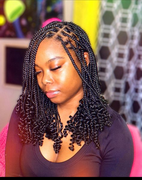 Singles Hairstyles, Cute Short Braids, Knot Less Braids, Knotless Twists, Knotless Plaits, Box Braid Hairstyle, Latest Hairstyles For Ladies, Cute Short Natural Hairstyles, Short Knotless