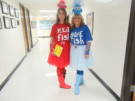 Read Across America Dr. Seuss One Fish Two Fish Red Fish Blue Fish dress up day at school Dress Up Days Ideas, Dr Susse, Dr Seuss Diy Costumes, School Dress Up Days, Story Book Characters, 1 Fish 2 Fish, Spirit Days, Character Dress Up, Fish Costume