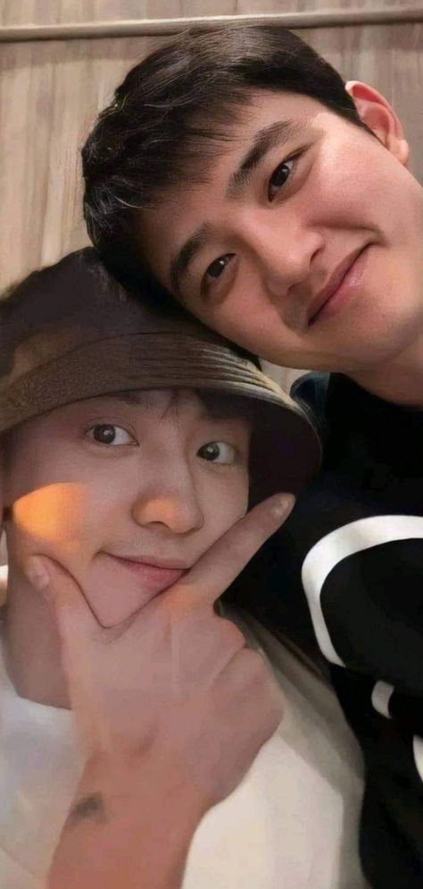 Kpop band EXO's members Chanyeol and D.O Kyungsoo And Chanyeol, Chanyeol And Kyungsoo, Chanyeol Wallpaper Boyfriend Material, Exo Chanyeol Boyfriend Material, Chansoo Wallpaper, Park Chanyeol Boyfriend Material, Do Exo Boyfriend Material, Kyungsoo Boyfriend Material, D.o Kyungsoo Boyfriend Material