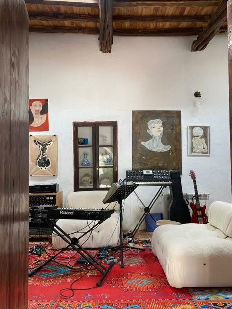 Small Apartment Music Studio, Music Studio Living Room, Home Drum Studio, Office And Music Room Combo, Sound Studio Design, Music Studio Aesthetic, Small Luxury Homes, Recording Room, Studio Vibes