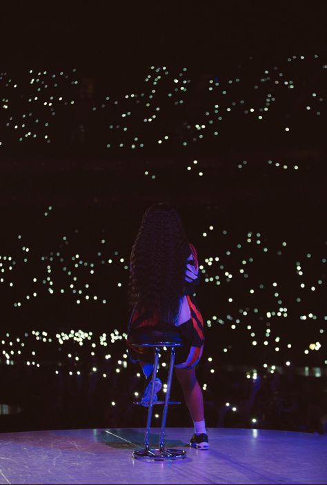 Ella Mai Ella Mai Concert, Ella Mai Aesthetic, Ella Mai Wallpaper, Ella Mai, Sza Singer, Best Music Artists, Dream Music, Cool Instagram Pictures, Future Lifestyle