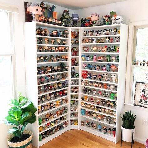 Go Figure on Instagram: “Now that’s one hell of a way to display @originalfunko pops !! 😳👍🙌 ⠀⠀⠀⠀⠀⠀⠀⠀⠀ 📷: @giojammiesfunko . . . . . @mickeymouse @toystory…” Funko Display Ideas, Funko Pop Display Ideas, Gamer Room Diy, Funko Pop Shelves, Игрушки Funko Pop, Marvel Room, Funko Pop Display, Stile Harry Potter, Nerd Room