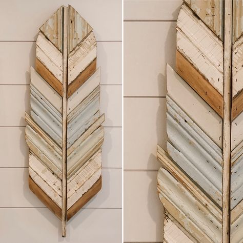 Diy Wood Feather Wall Art, Scrap Trim Wood Projects, Wooden Feather Wall Art, Rustic Wooden Wall Decor, Wood Feather Diy, Wooden Feathers Diy, Reclaimed Wood Crafts, Feather Wood Art, Diy Wood Signs Ideas Words Wall Decor