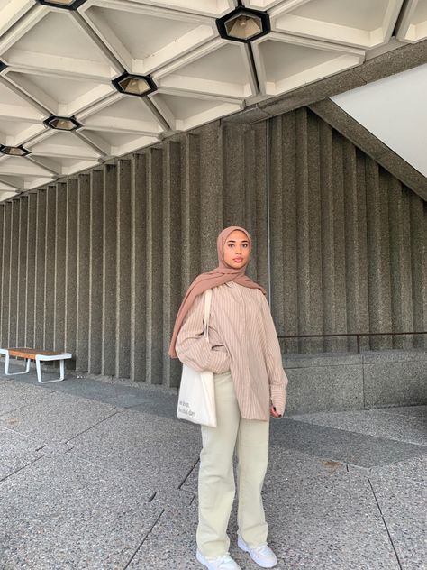 Fall Outfits For School Hijab, Summer Hijabi Outfits Aesthetic, University Hijab Style, University Outfit Ideas Summer Hijab, Fall Outfits For Hijabis, University Outfit For Hijab, Modest Hijabi School Outfits, Hijab Uni Outfits, Hijab Fashion Fall