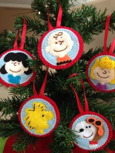 Charlie, Lucy, Sally, Woodstock and Snoopy hand emboridered felt discs Woodstock And Snoopy, Peanuts Gang Christmas, Charlie Brown Lucy, Easter Felt, Appliqué Ideas, Woodstock Snoopy, Christmas Homemade, Felt Crafts Patterns, Peanuts Christmas