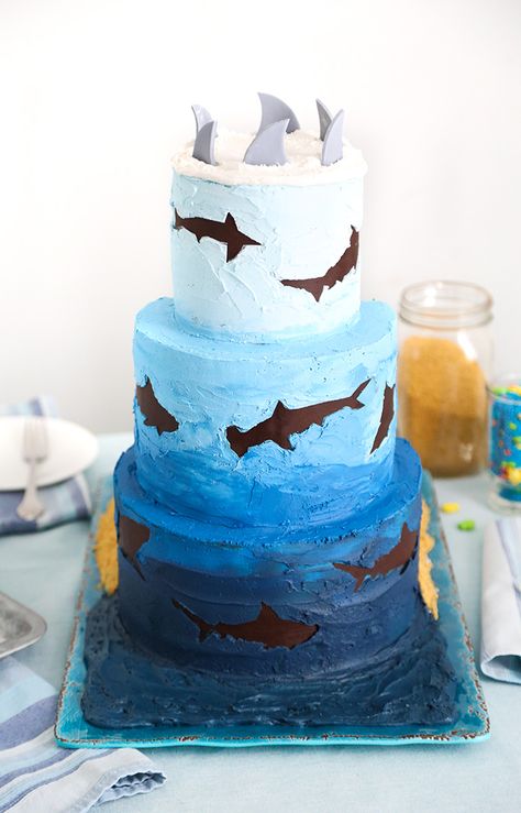 Easy Ocean Birthday Cake, Megladon Shark Party, Shark Party Decorations Birthday Ideas, Megladon Shark Cake, Hammerhead Cake, Shark Party Cake, Shark Themed Birthday Cake, Shark Theme Cake, Cake Shark