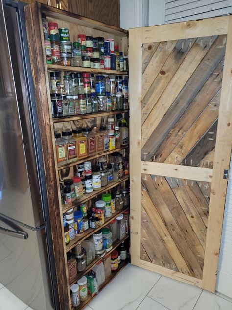 Diy Spice Cabinet, Diy Spice Rack Ideas How To Build, Rustic Spice Rack Ideas, Pallet Spice Rack, Pallet Cabinets, Homemade Cabinets, Custom Wood Cabinets, Pallet Cabinet, Diy Spice Rack