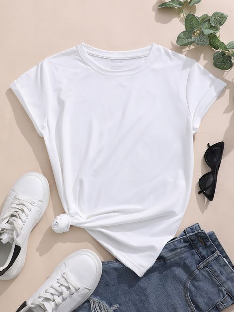 Solid Round Neck Tee Plain Shirt Outfit, Perfect White Tee Shirt, Blank Tshirts, Women White T Shirt, White Tshirt Outfit, Plain Tee Shirts, T-shirt Photography, Mens Parka Jacket, Tee Shirt Outfit