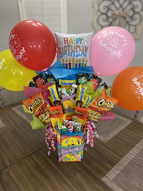 Dollar Tree materials. Glued on candies with wooden skewers Candy Bucket Ideas Gift Baskets, Diy Candy Birthday Gifts, Candy Baskets Ideas, Birthday Gifts From Dollar Tree, Candy Birthday Basket, Kids Candy Bouquets, Candy Birthday Gift Ideas, Dollar Tree Birthday Basket, Dollar Tree Bouquet