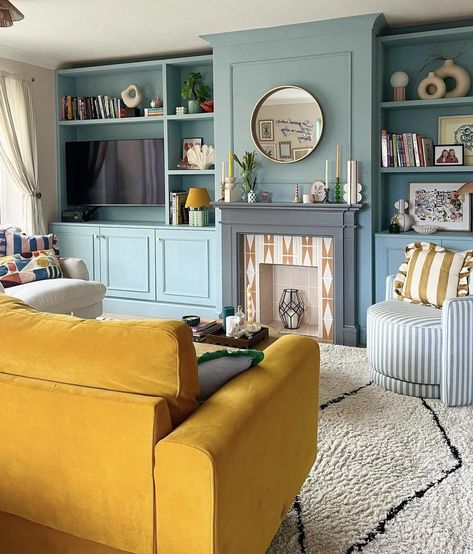 Sofa Dressing Ideas, Victorian Sitting Room Ideas, Teal And Cream Living Room, Colour Palette Interior Design, Colour Drenched Living Room, Panelled Living Room, Panelled Walls Living Room, Victorian Living Room Ideas, Lounge Diner Ideas