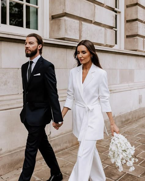 City Hall Bride Outfit, White Blazer Dress Wedding, Civil Wedding Winter, Winter Civil Wedding Outfit, Winter Civil Wedding, Civil Marriage Outfit, Civil Wedding Outfit The Bride, Court House Wedding Outfit, City Hall Wedding Outfit