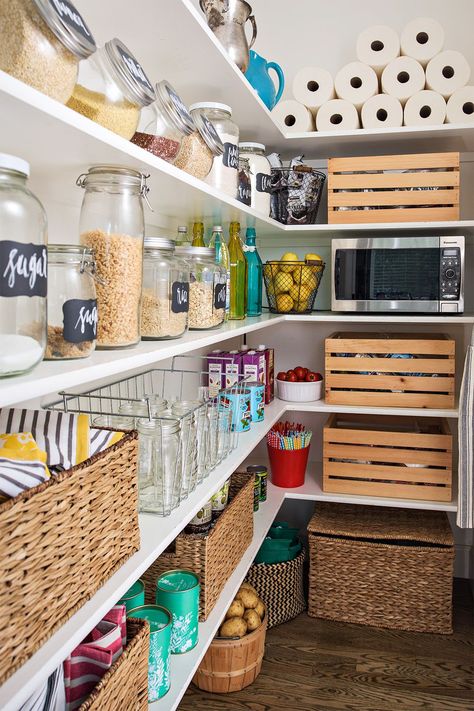 Customize reach-in and walk-in pantries to maximize storage. Use these walk-in pantry ideas to make your storage work harder for you, making your life easier. Corner Pantry Ideas, Walk In Pantry Ideas, Sage Kitchen, Corner Pantry, Pantry Shelving, Shelving Solutions, Pantry Design, Declutter Your Home, Pantry Storage