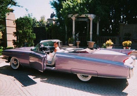 kendall jenner Kendall Jenner Car, Old Vintage Cars, Carros Vintage, Cars Vintage, Sport Automobile, Cadillac Eldorado, Classy Cars, Pretty Cars, Classic Cars Vintage