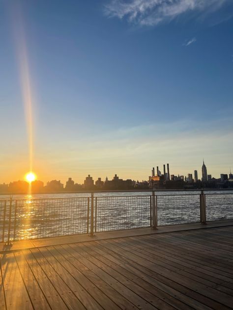 Williamsburg Nyc Brooklyn, Williamsburg Brooklyn Aesthetic, Williamsburg Aesthetic, Time Moodboard, Williamsburg Nyc, Brooklyn Williamsburg, Summer In Nyc, Downtown Brooklyn, Nyc Summer