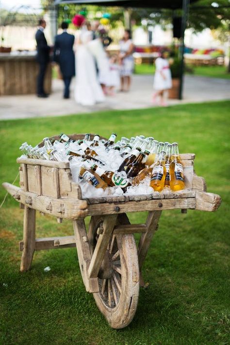 Evening Wedding Decor, Beer Bar Wedding, Southern Wedding Decorations, Italian Party, Beer Wedding, Deco Champetre, Wedding Decor Photos, Backyard Reception, Country Barn Weddings