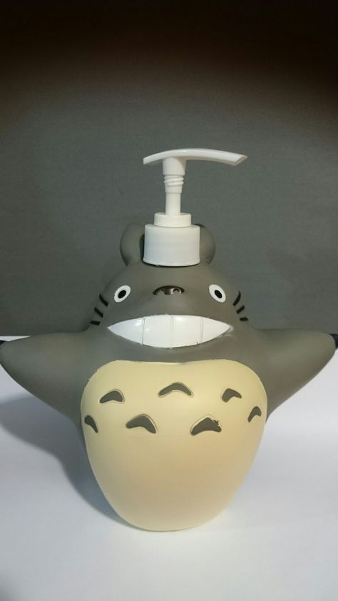 Totoro soap dispenser Ponyo Bathroom, Studio Ghibli Bathroom, Totoro Bathroom, Ghibli Bathroom, Totoro Items, Totoro Merch, Cute Soap Dispenser, Totoro Stuff, Anime Bathroom