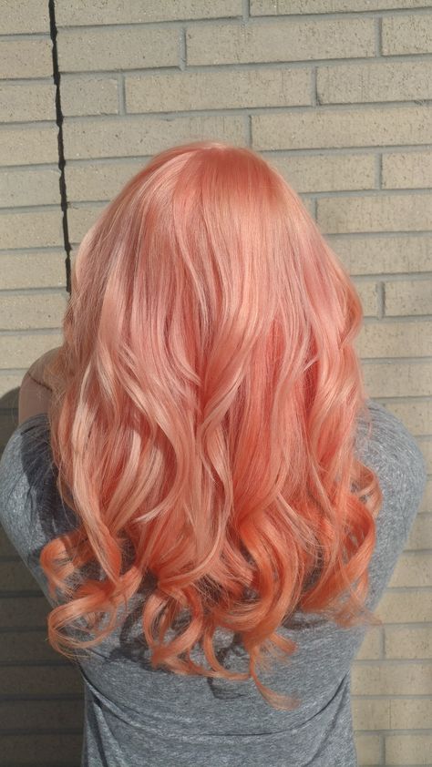 Peach Auburn Hair, Pinky Peach Hair, Peach Coloured Hair, Orangey Pink Hair, Pastel Pink And Orange Hair, Peach Hair Colour, Coral Hair Color Peaches, Peach Hair Aesthetic, Pearl Beige Hair