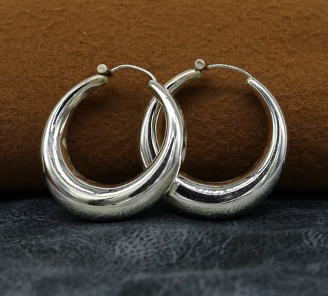 925 sterling silver handmade hoops kundal earring , amazing customized unisex jewelry from India, best brides maid customized jewelry. Metal-925 sterling silver. Item type-Hoops earring. Weight-16.930 grams approx. Height-4.0 centimeters. Width-4.0 cm. Thickness-9 mm approx. Stamped-925. Makes excellent gifting for birthday, Christmas day, valentines day, wedding, anniversary, mother's day. Earrings Pretty, Belly Dance Jewelry, Handmade Hoop Earrings, Bali Earrings, Dance Jewelry, Customized Jewelry, Jewelry Metal, Hoops Earrings, Silver Anklets