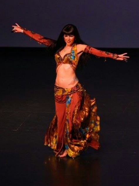 Belly dancing! Arabian Dance, Dance Ideas, Belly Dancer, Belly Dancing, Belly Dance Costumes, Belly Dancers, Egyptian Art, Big Love, Belly Dance